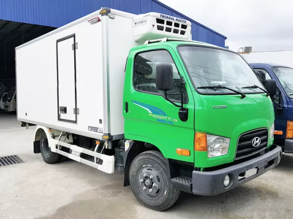 Dịch vụ thay Kính chắn gió xe tải Hyundai 3.5 tấn tận nơi